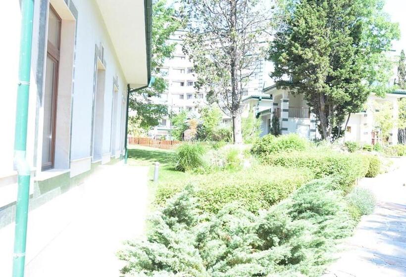 Private Studio In Emerald Beach Resort