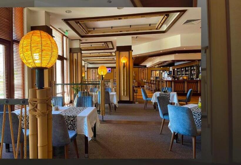 Private Studio In Emerald Beach Resort