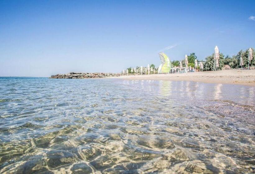 Private Studio In Emerald Beach Resort