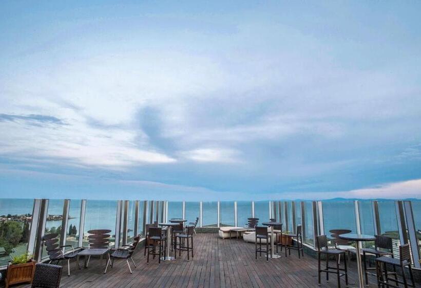 Private Studio In Emerald Beach Resort