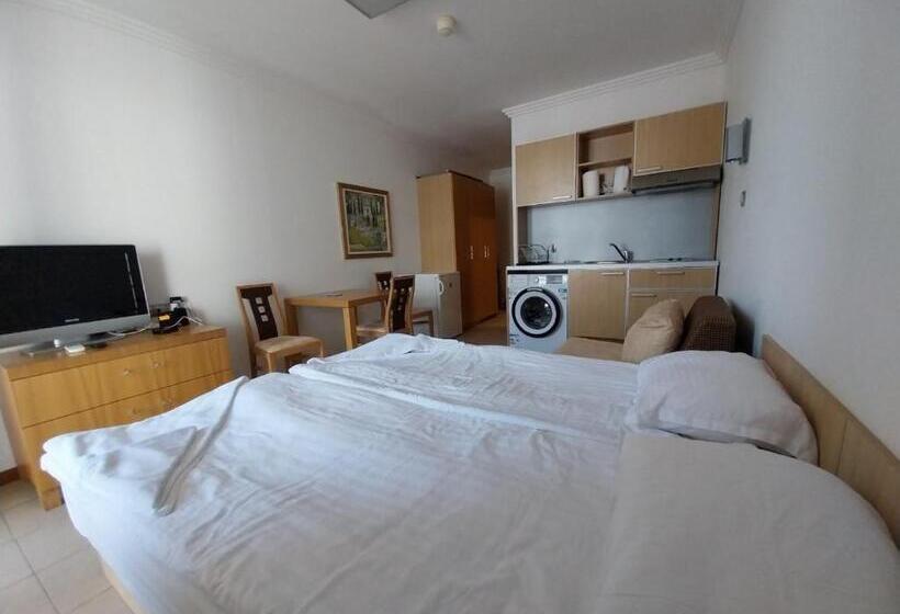 Private Studio In Emerald Beach Resort