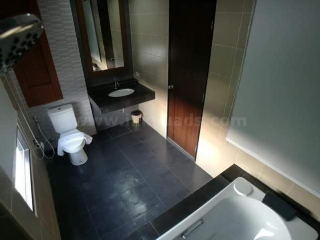 S Tawan Hotel & Convention