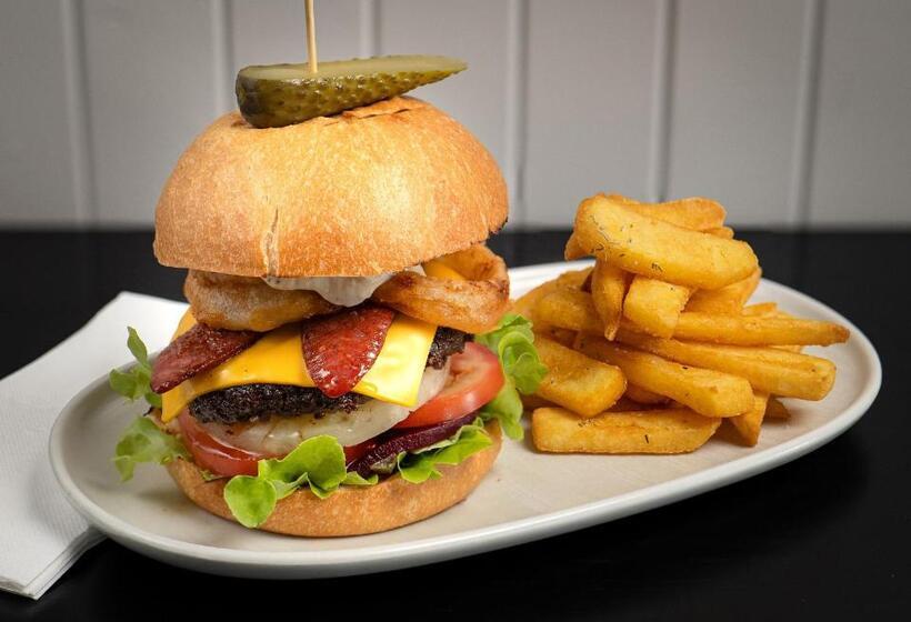 The Ballandean Pub & Motel