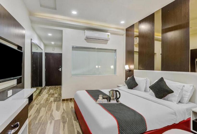 Townhouse 812 Hotel The Grand White