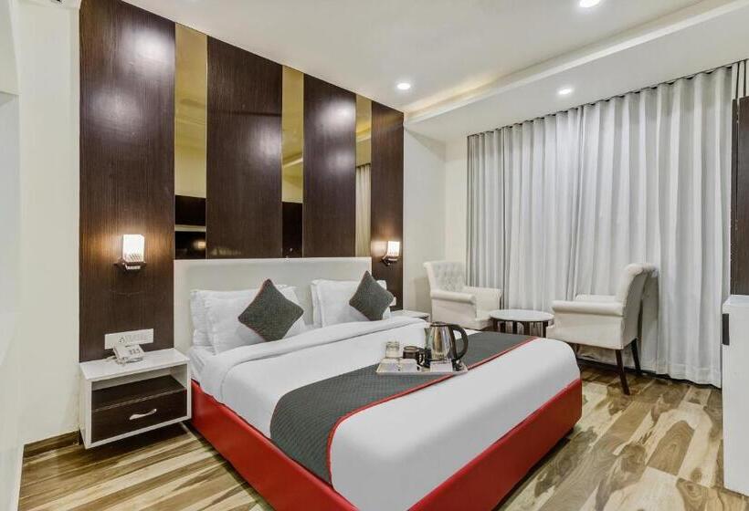 Townhouse 812 Hotel The Grand White