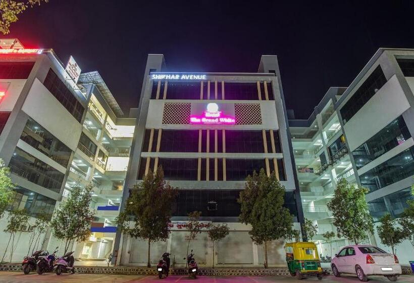 Townhouse 812 Hotel The Grand White