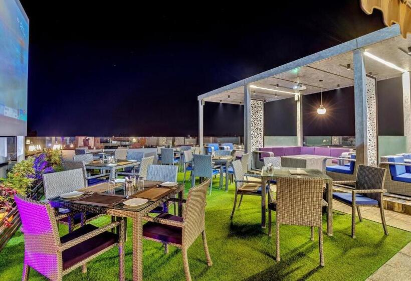 Townhouse 812 Hotel The Grand White