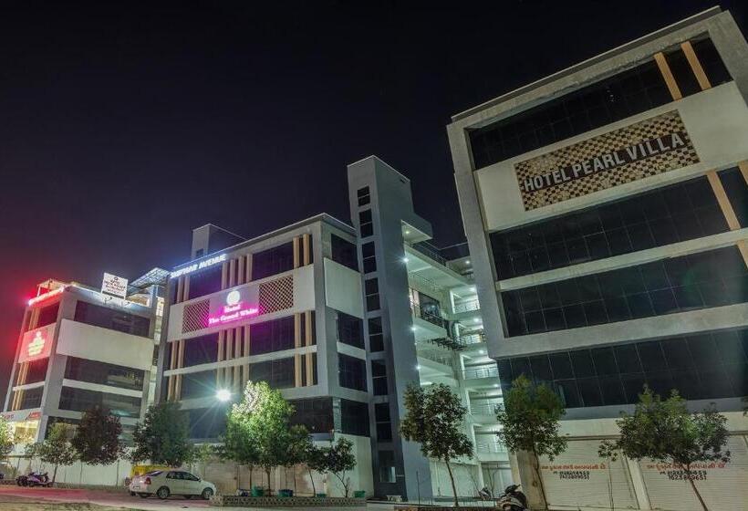 Townhouse 812 Hotel The Grand White