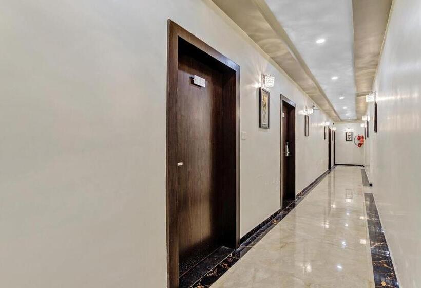 Townhouse 812 Hotel The Grand White