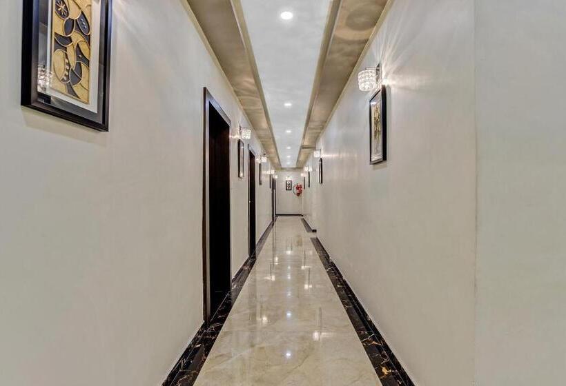 Townhouse 812 Hotel The Grand White