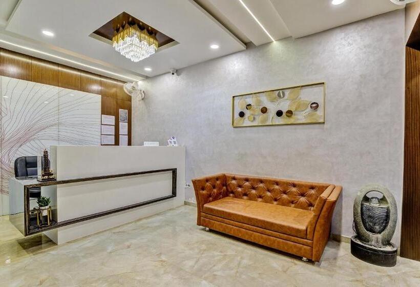 Townhouse 812 Hotel The Grand White