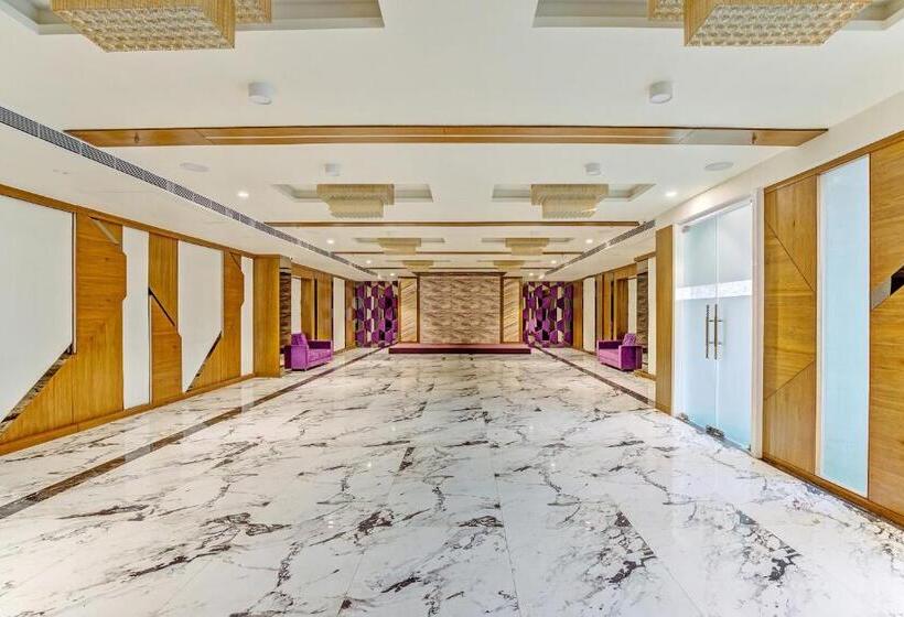 Townhouse 812 Hotel The Grand White