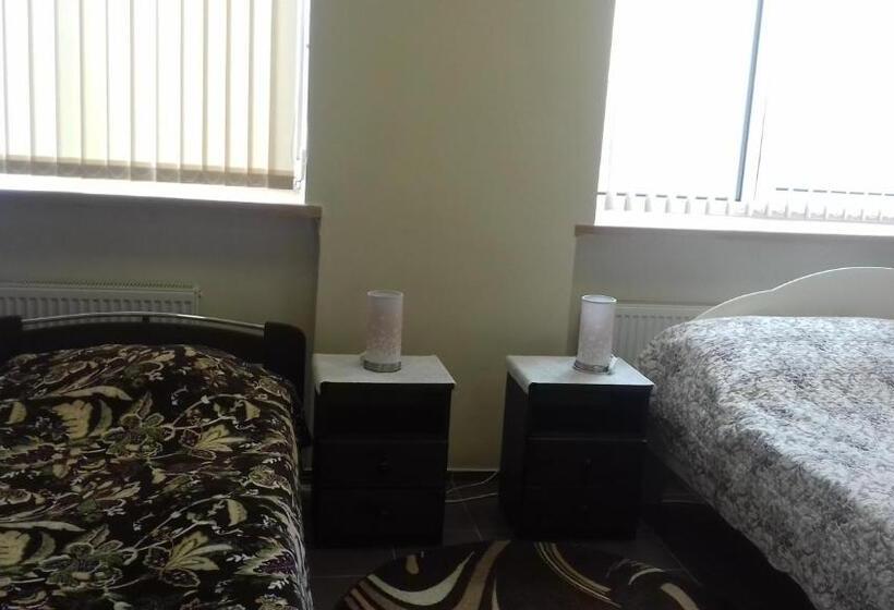 Yasmina Hostel