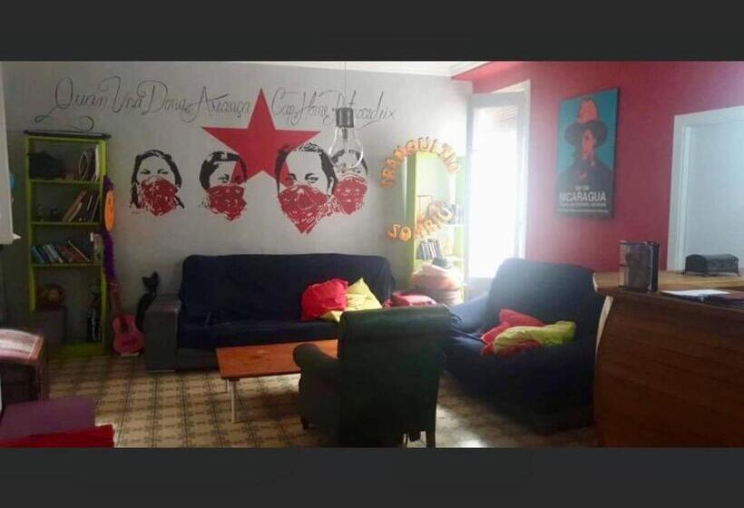 هاستل La Nau Rooms