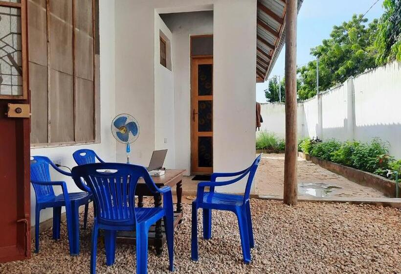 تختخواب و صبحانه Kajificheni House