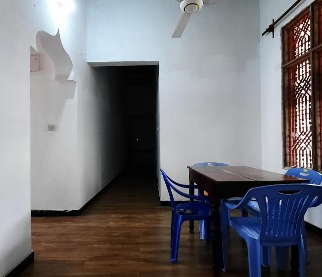 تختخواب و صبحانه Kajificheni House