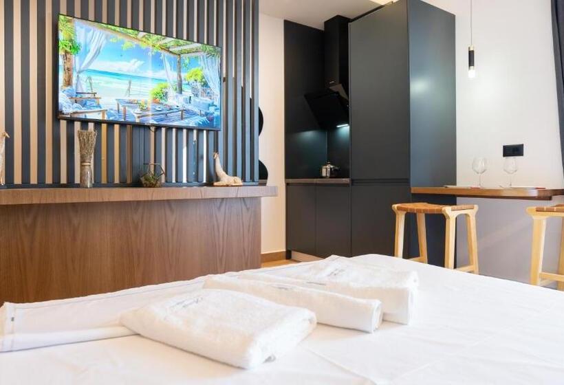 בית מלון כפרי Azure Sea View Apartment S