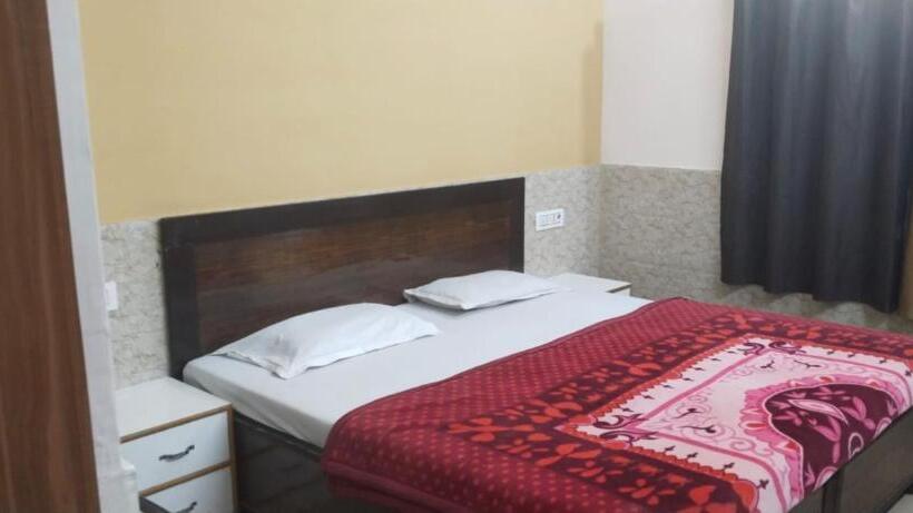 בית מלון כפרי Goroomgo Kunj Residency Mathura Near Bus Stand   Parking Facility & Restrurant