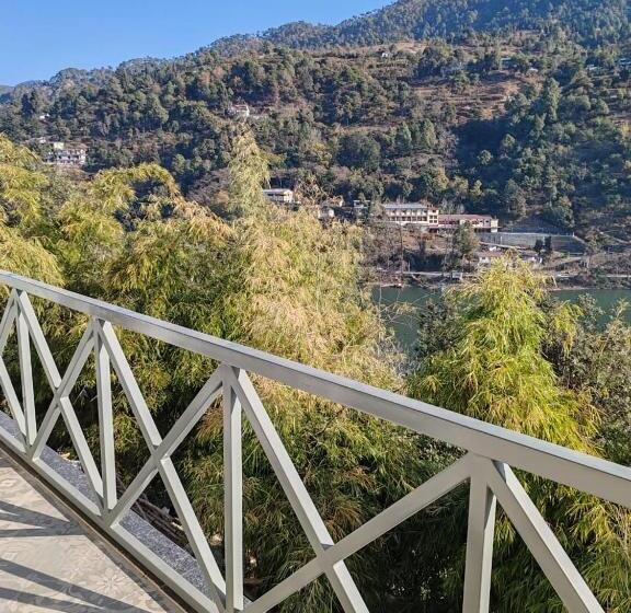 בית מלון כפרי Hibiscus Lakeview Resort Bhimtal