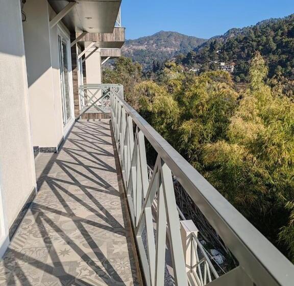 בית מלון כפרי Hibiscus Lakeview Resort Bhimtal