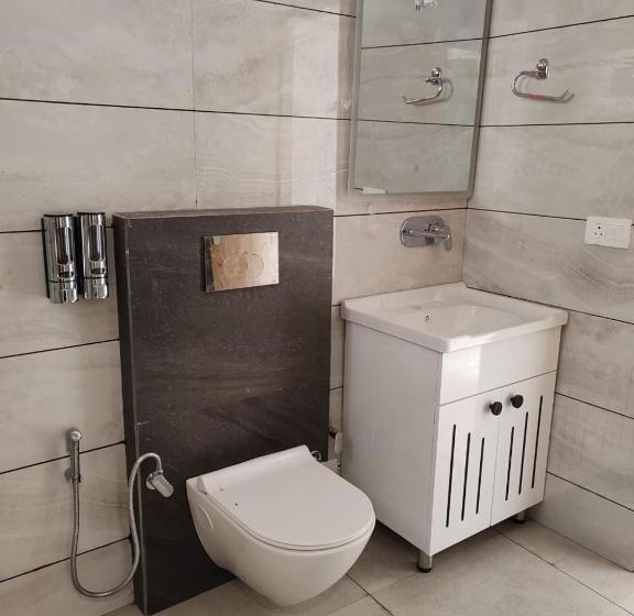 בית מלון כפרי Hibiscus Lakeview Resort Bhimtal