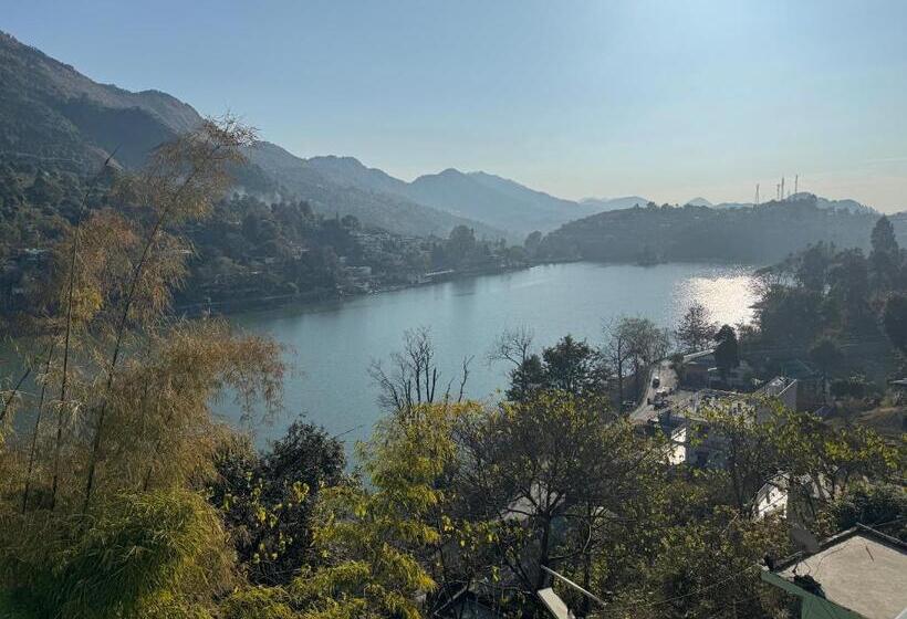 בית מלון כפרי Hibiscus Lakeview Resort Bhimtal