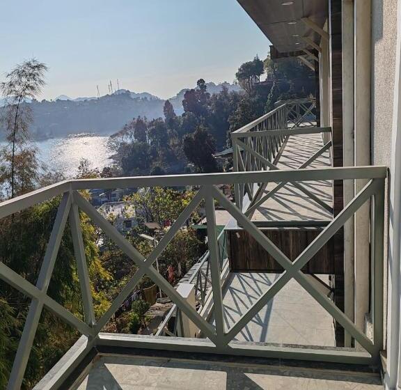 בית מלון כפרי Hibiscus Lakeview Resort Bhimtal