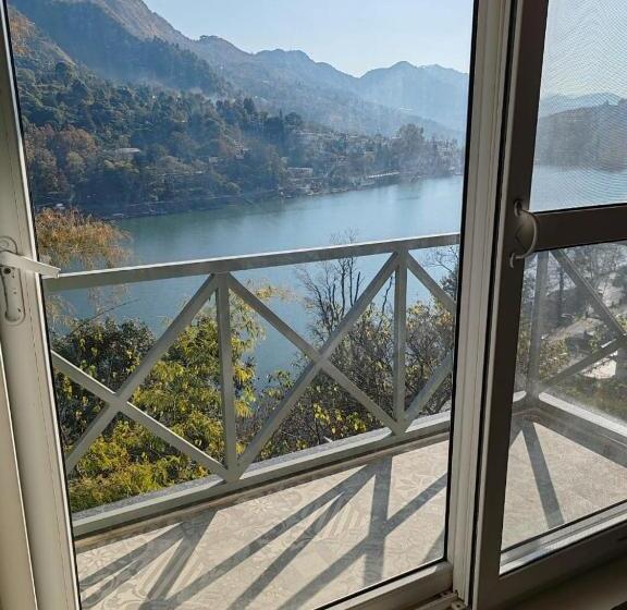 בית מלון כפרי Hibiscus Lakeview Resort Bhimtal