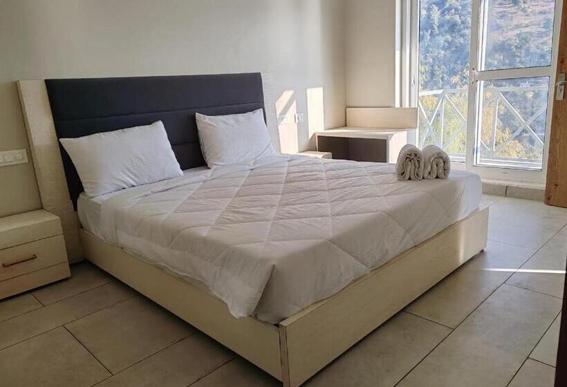 בית מלון כפרי Hibiscus Lakeview Resort Bhimtal