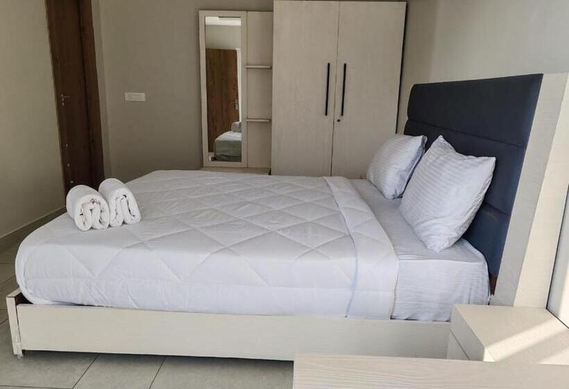 בית מלון כפרי Hibiscus Lakeview Resort Bhimtal