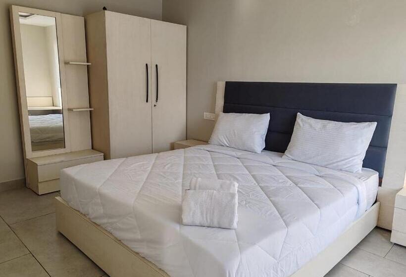 בית מלון כפרי Hibiscus Lakeview Resort Bhimtal