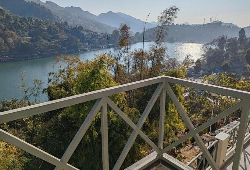 בית מלון כפרי Hibiscus Lakeview Resort Bhimtal