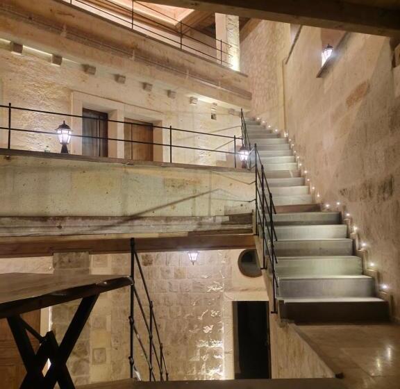 호텔 Library Cave House