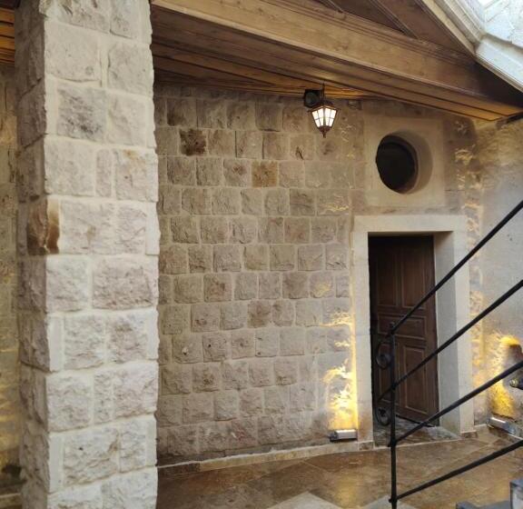 酒店 Library Cave House