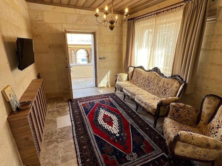 هتل Library Cave House