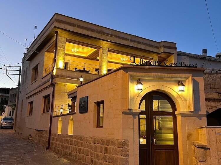 هتل Library Cave House