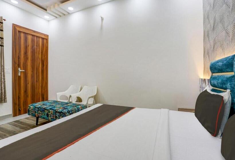 Отель Family Lodge