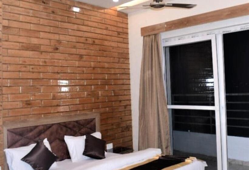 Payal Mall Road Nainital   Lake View Hotel   Prime Location With Spacious Room Quality   Best Seller