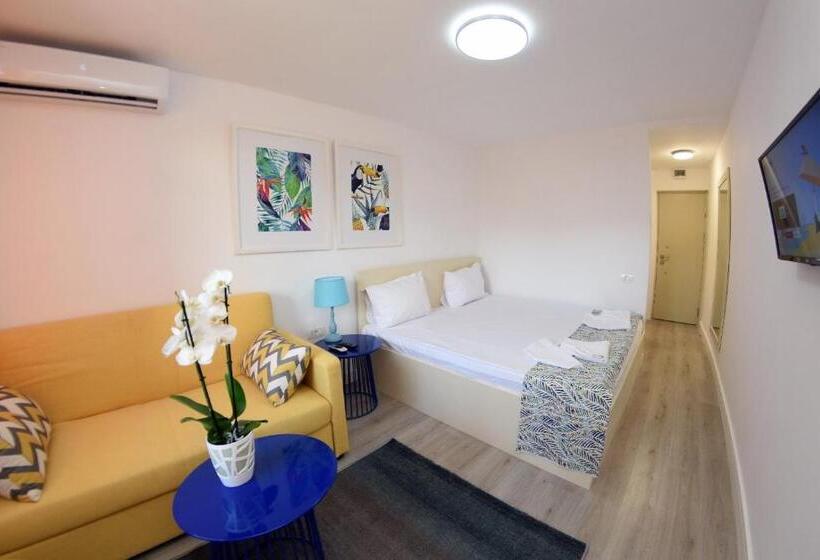 هتل Spring Holiday Resort