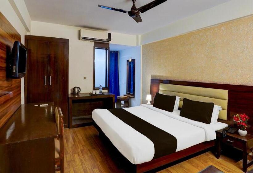 Townhouse Oak Clock Tower Formerly Hotel Ambassador