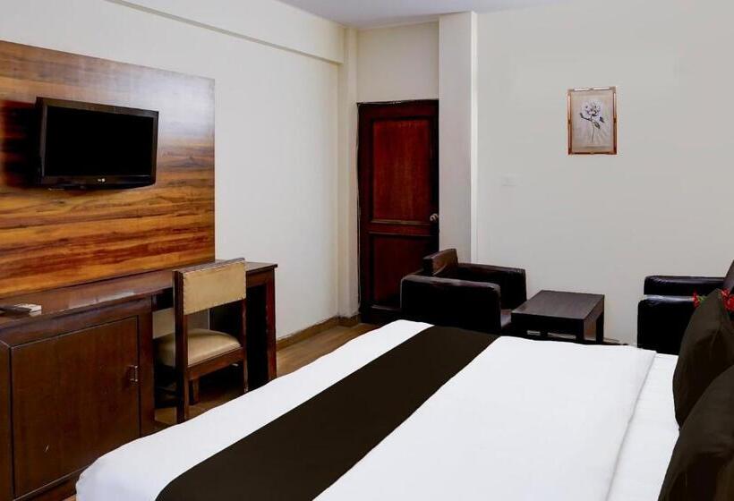 Townhouse Oak Clock Tower Formerly Hotel Ambassador