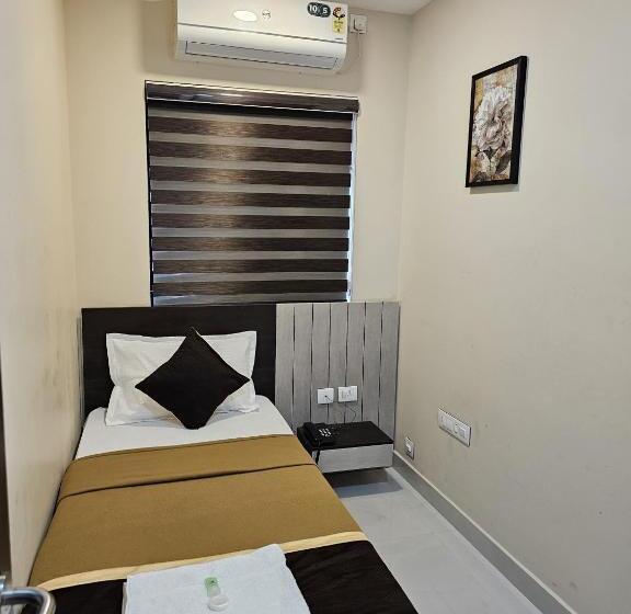 Отель Thaal Residency Cheruvathur Hala Groups