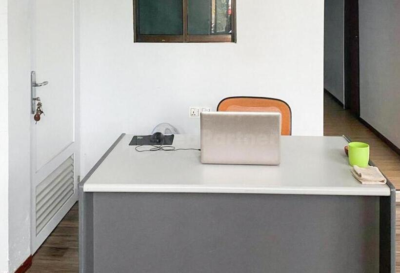 فندق Wisma Pinggir Redpartner