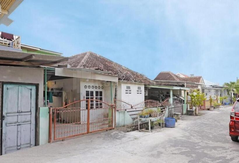 فندق Wisma Pinggir Redpartner