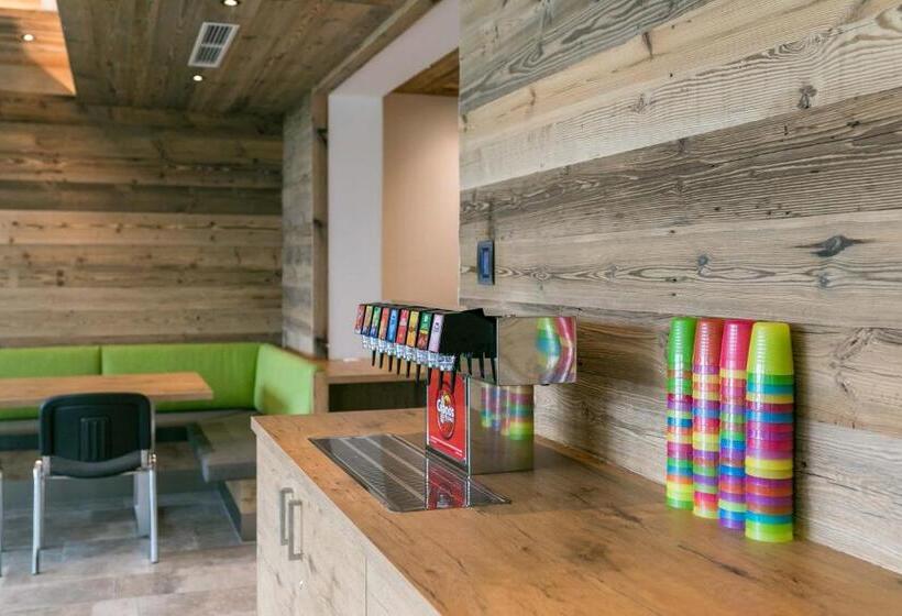 Jugendhotel Markushof   Youth Hostel