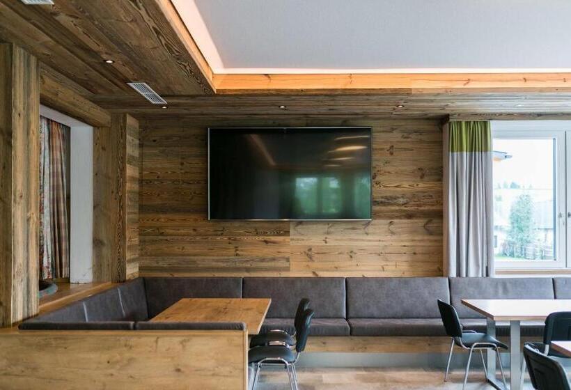 Jugendhotel Markushof   Youth Hostel