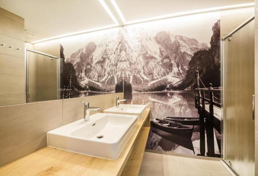 Jugendhotel Markushof   Youth Hostel