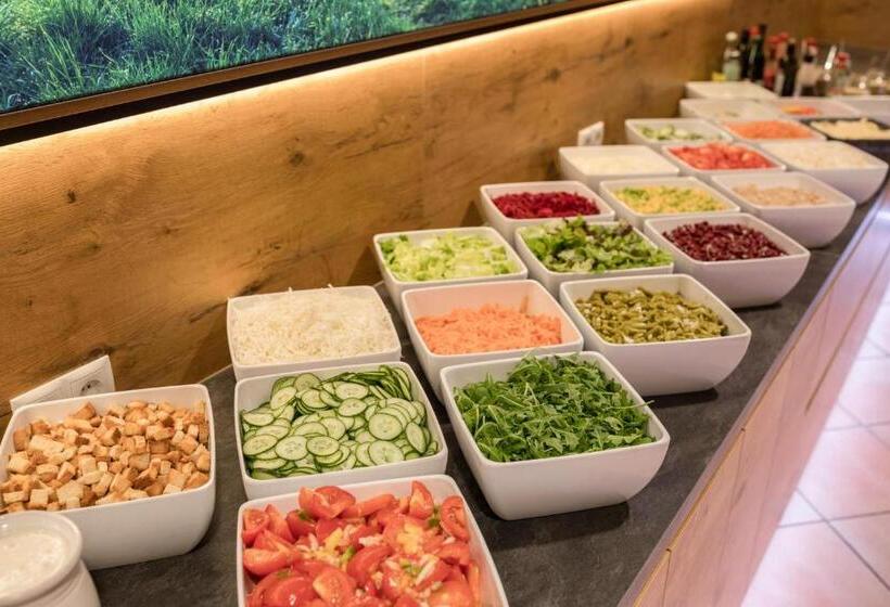 Jugendhotel Markushof   Youth Hostel