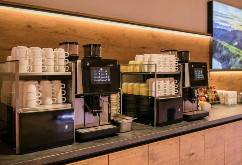 Jugendhotel Markushof   Youth Hostel