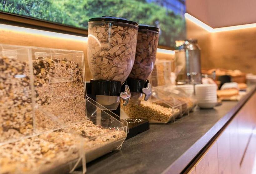 Jugendhotel Markushof   Youth Hostel